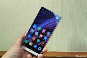 Xiaomi Mi Mix 2 Full Ceramic Version è potente, bello ed elegante - immagine 17