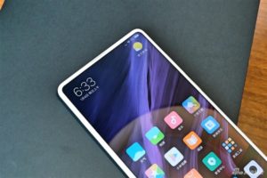 Xiaomi Mi Mix 2 Full Ceramic Version è potente, bello ed elegante - immagine 2
