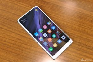 Xiaomi Mi Mix 2 Full Ceramic Version è potente, bello ed elegante - immagine 3