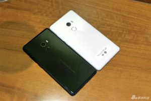 Xiaomi Mi Mix 2 Full Ceramic Version è potente, bello ed elegante - immagine 5