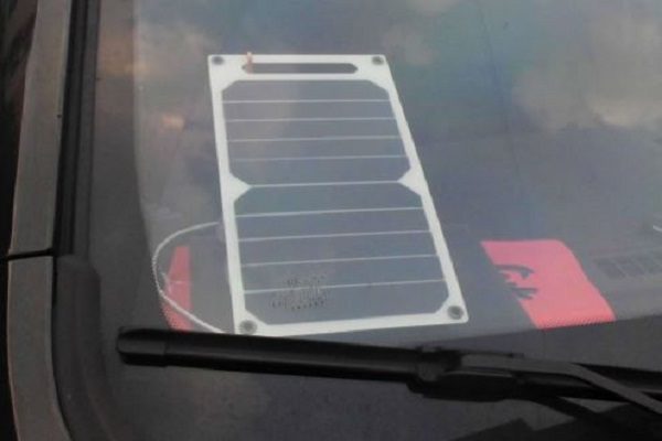 CAFAGO sconta un interessante caricatore con pannello solare