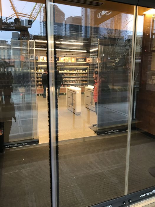 12 Amazon Go: minimarket senza cassiere, il negozio del futuro - immagine 13