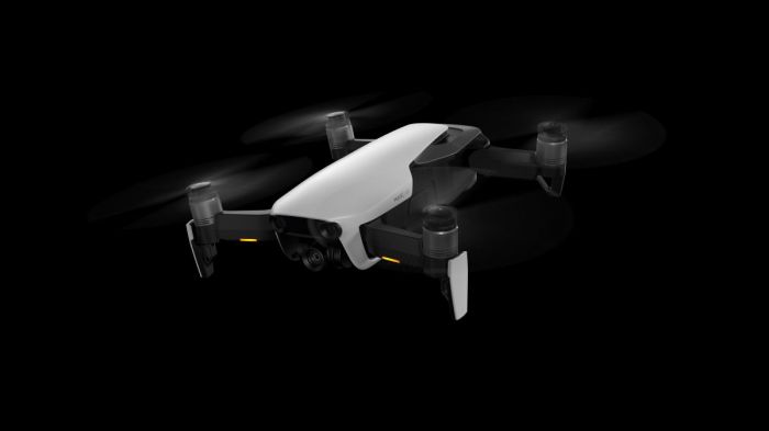 Mavic Air_Arctic White_flying