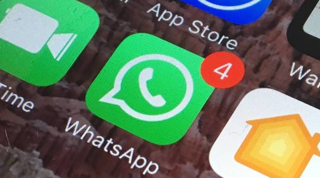WhatsApp: il 2018 porta un danno enorme, miliardi di conversazioni a rischio spia