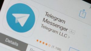 WhatsApp ha un nemico in meno: rimosso ufficialmente Telegram dall'App Store