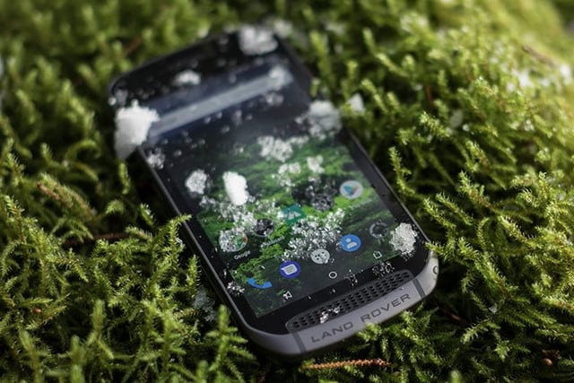 Ecco Explore, l’ultimo smartphone super resistente a tutto di Land Rover