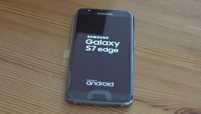 Un Galaxy S7 Edge si aggiorna per sbaglio ad Android Oreo