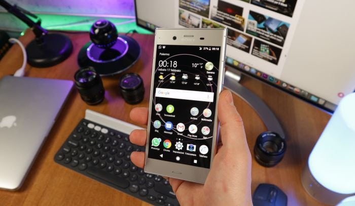 frontale in mano3 Xperia XZ1