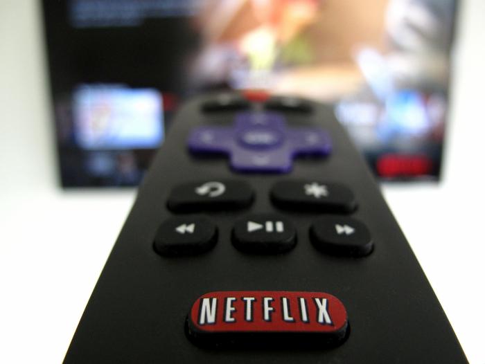 Netflix, tutte le novità di aprile che sfidano la concorrenza di Sky e Mediaset Premium
