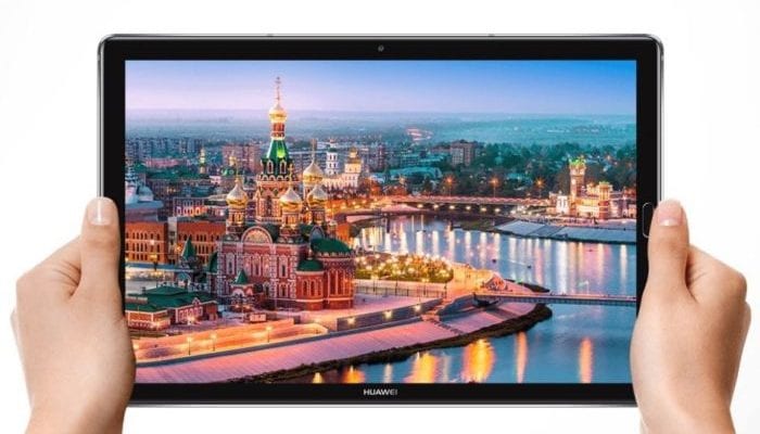 Huawei regala la tastiera di MediaPad M5 10 ad alcuni utenti