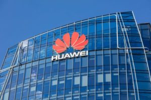 Huawei, al via la pubblicità aggressiva nei confronti di Apple e Samsung