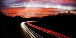 La Cina avrà nel 2022 una superstrada solare con caricamento automatico delle auto