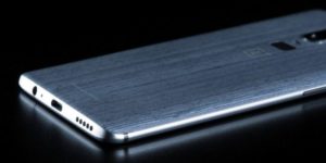 OnePlus 6, pannello posteriore in legno