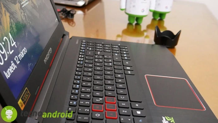 P1000066 Acer Predator Helios 300