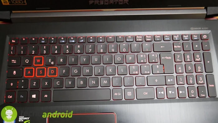 P1000069 Acer Predator Helios 300