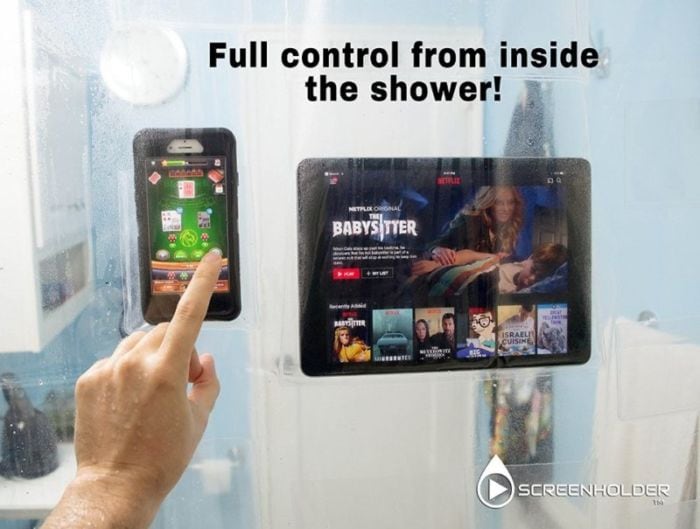 Screenholder-Shower-Curtain-03-800×605 Tenda da doccia con supporto per smartphone integrato - immagine 4