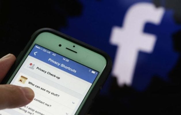 Come scoprire i dati raccolti da Facebook