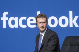 Facebook "sfrutta le debolezze umane"