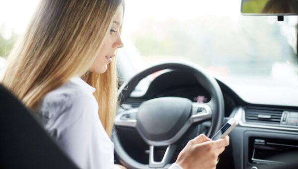 smartphone al volante smartphone alla guida