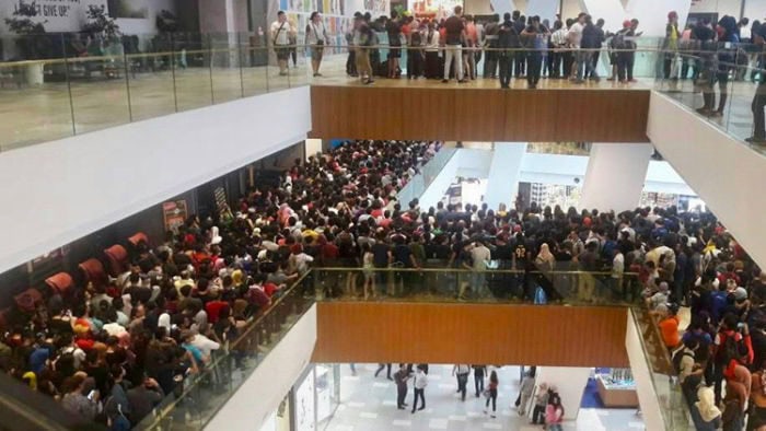 Store invaso da 11.000 mila persone per 10 iPhone scontati