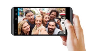 LG Q8