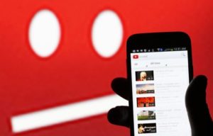 YouTube, cancellati più di 8 milioni di video