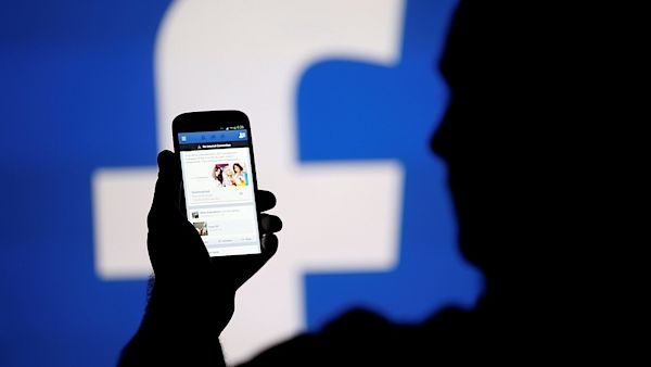 Facebook: ti diciamo quali dati rimuovere dal social network per proteggerti