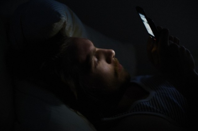 Il tuo smartphone potrebbe tenerti sveglio la notte