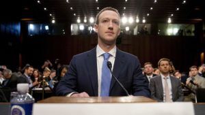 Facebook: Zuckerberg si scusa a Bruxelles