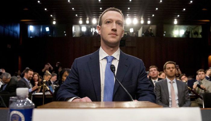 Facebook: Zuckerberg si scusa a Bruxelles