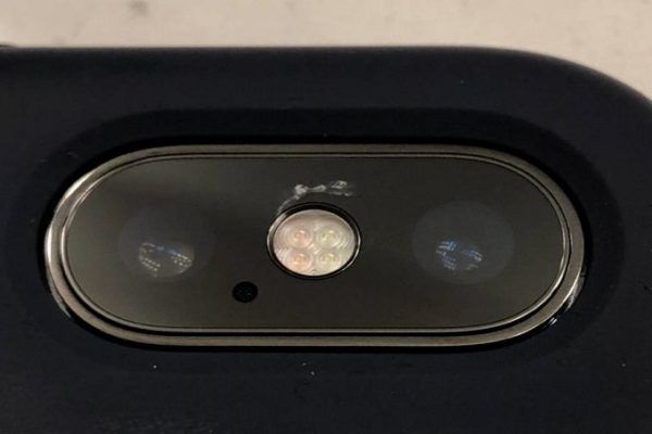 Apple iPhone X, problemi al vetro che copre la dual-camera