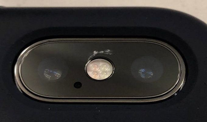 Apple iPhone X, problemi al vetro che copre la dual-camera