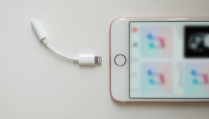 Apple, niente adattatore Lightning con i prossimi iPhone
