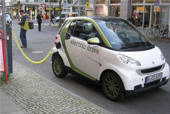 auto elettriche nuove colonnine ricarica