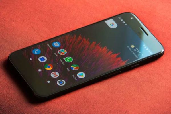 Google Pixel, la compagnia offre riparazioni gratuite