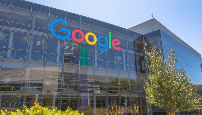 Google e Facebook non perdono tempo, violato il nuovo GDPR