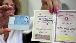 Carta d'identità: nuovo costo ed un grave problema sul nuovo modello, utenti furiosi