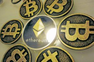 Cosa c'è dietro ai Bitcoin: i pro e i contro delle criptovalute