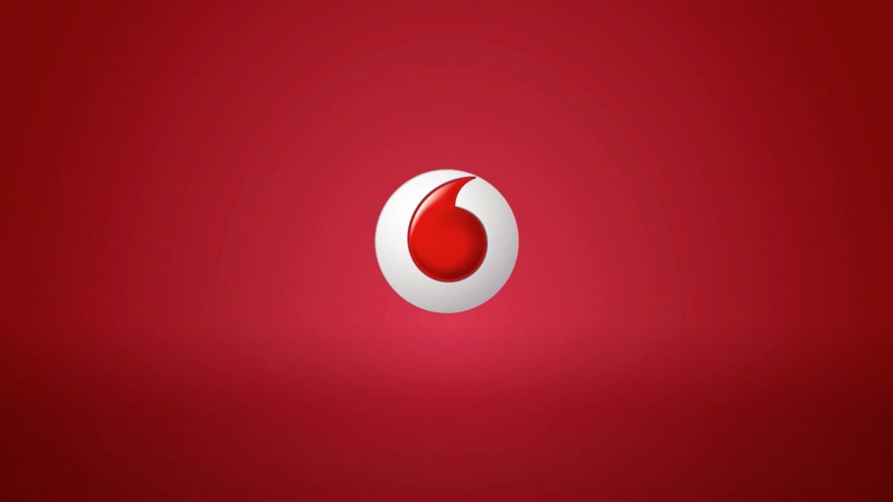 Passa a Vodafone: la nuova offerta con 1000 minuti e 30GB vi farà risparmiare 100 euro
