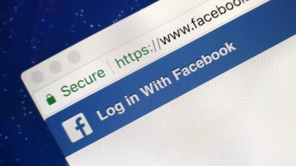 Maxi multa in Gran Bretagna per Facebook