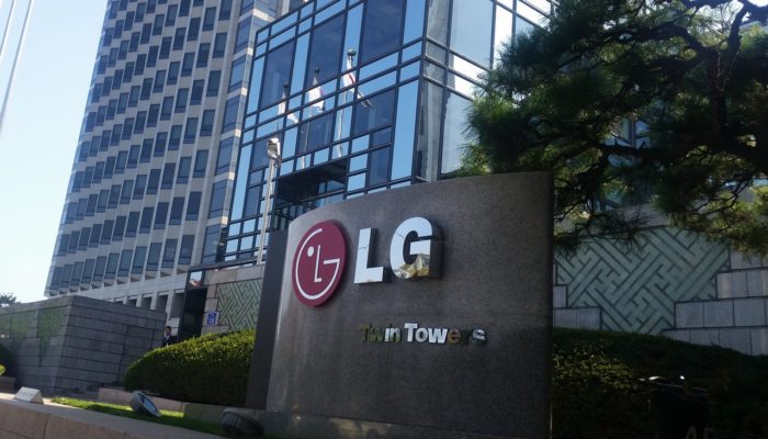 LG a lavoro su uno smartphone pieghevole