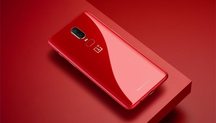 OnePlus 6 nella speciale colorazione rossa