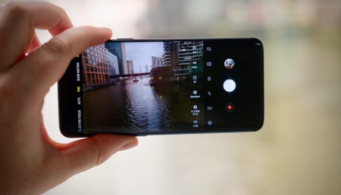 Samsung, il vostro telefono potrebbe inviare foto senza il vostro permesso