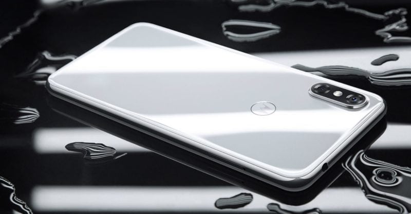 Motorola-P30-Lifestyle-2-800×416