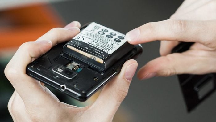 batteria smartphone gonfia