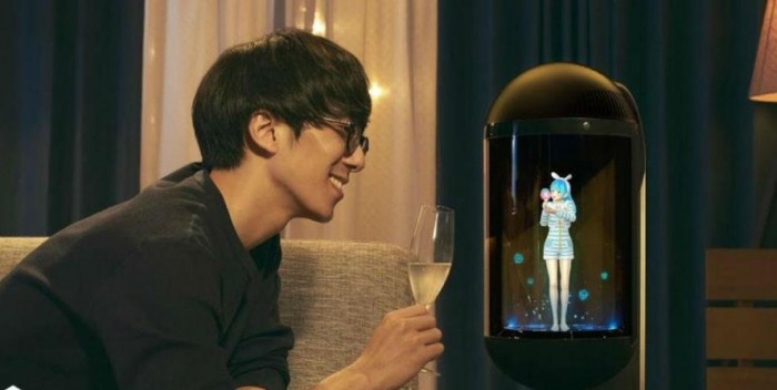 Gatebox, l'azienda giapponese ha creato la prima moglie virtuale al mondo