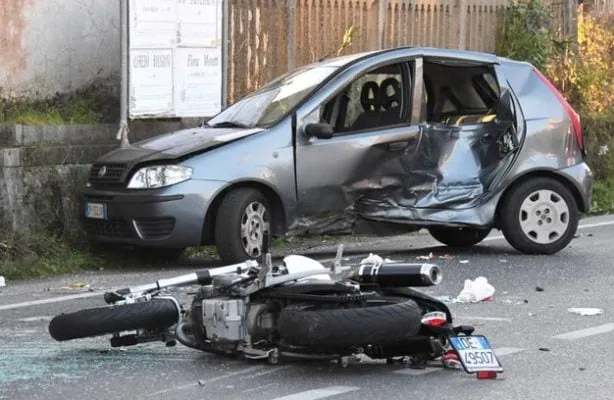 incidenti auto smartphone