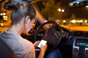 smartphone alla guida smartphone al volante