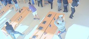 Apple store furto iPhone
