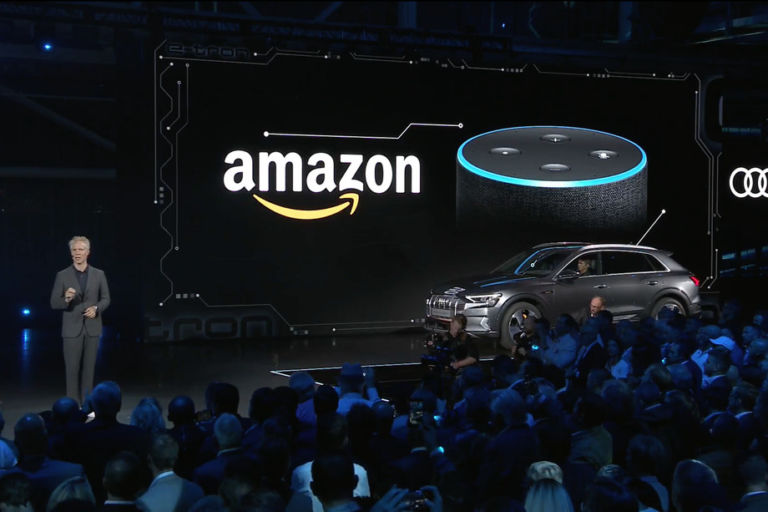 Audi E-tron, il suv riceve il pieno supporto dell'assistente vocale Amazon Alexa